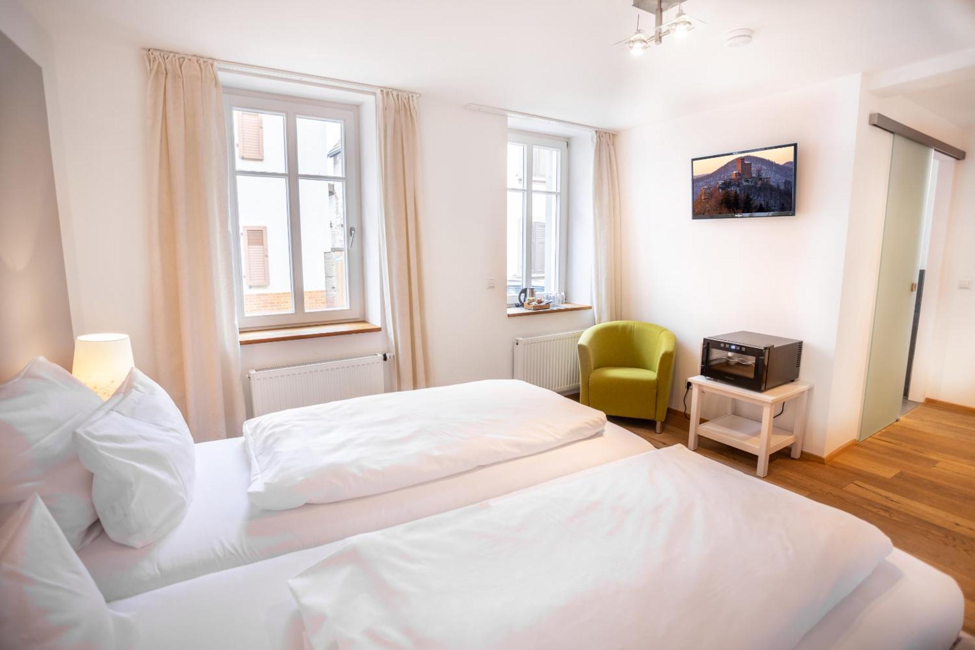 Wanderers Neubau Bed & Breakfast Birkweiler Екстериор снимка